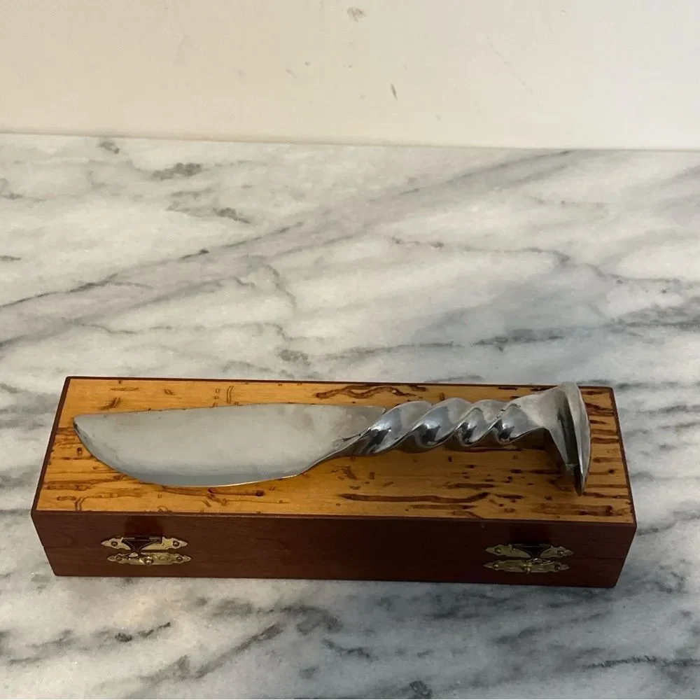 Walton railroad spike Knife in Wooden presentation Box #64 NIB NEW